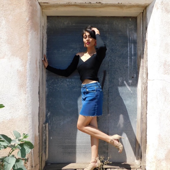 Off the Shoulder Sweater Black-LAST  ONE - Picture 3 of 6